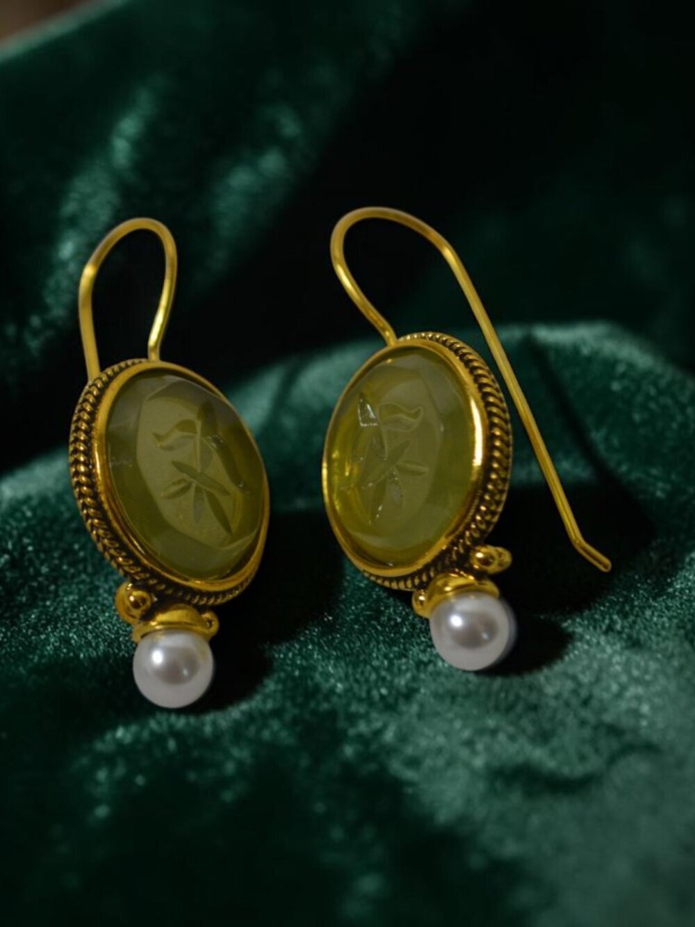 Vintage Faux Jade Pearl Drop Earrings Gold Tone Carved Cabochon Dangle